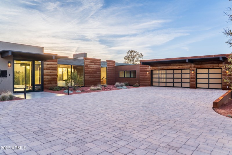 Expansive Auto Court