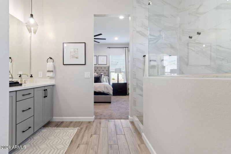 20240919032503996359000000-o