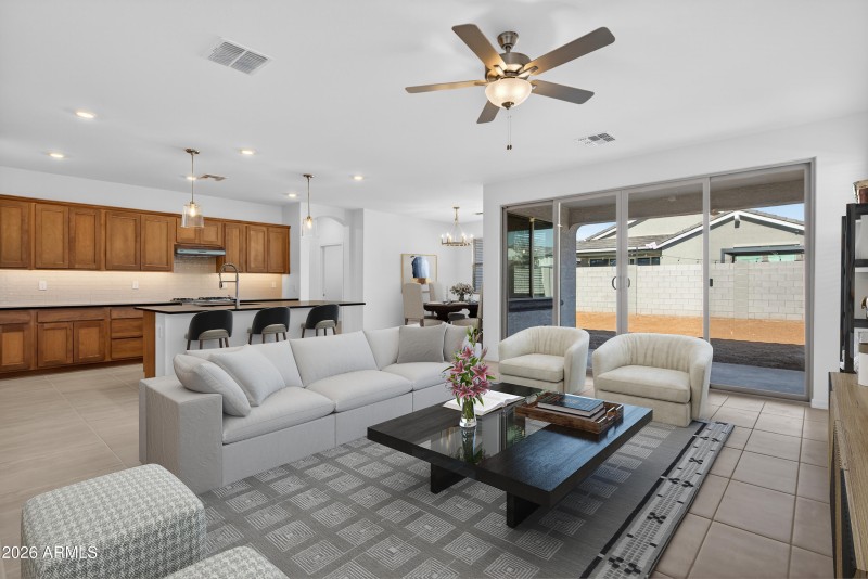2VS) GREAT ROOM