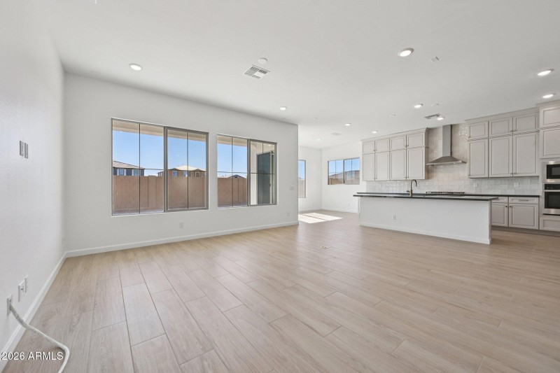 9-web-or-mls-E Saddle Way-S0902-009