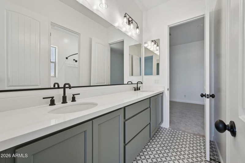 24-web-or-mls-E Saddle Way-S0902-024