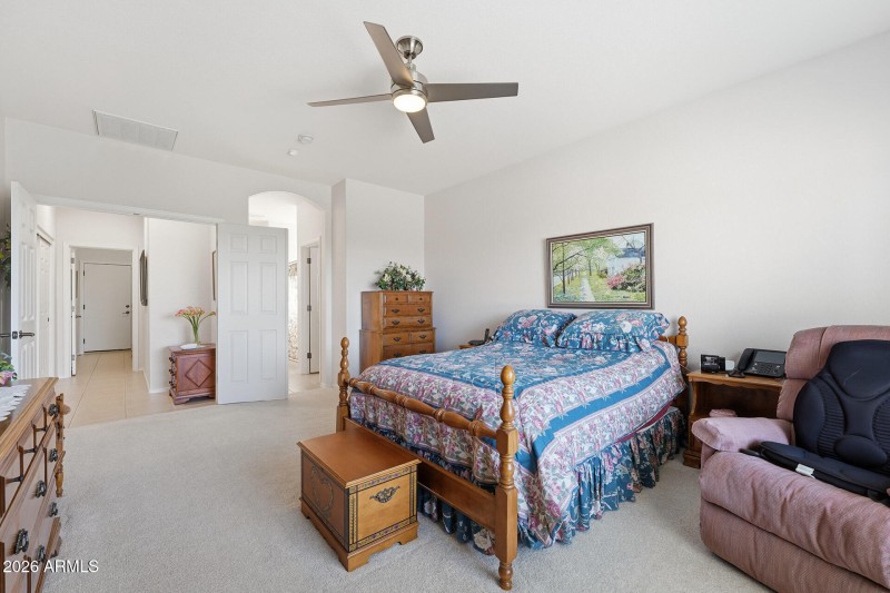 019-primary-bedroom