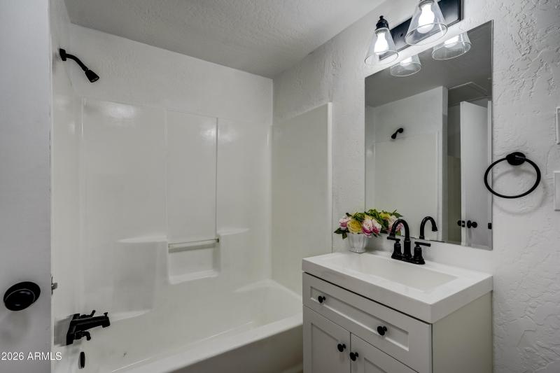 007 Guest Bathroom 1