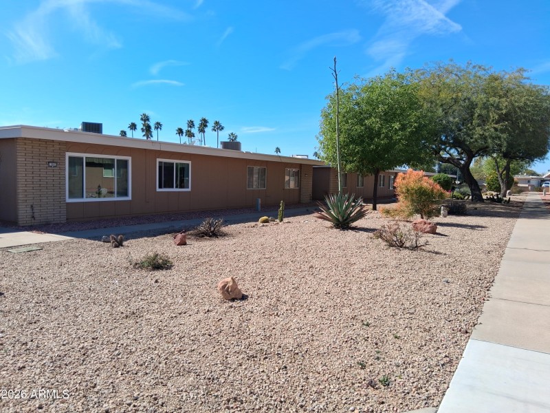 13663 Courtyard