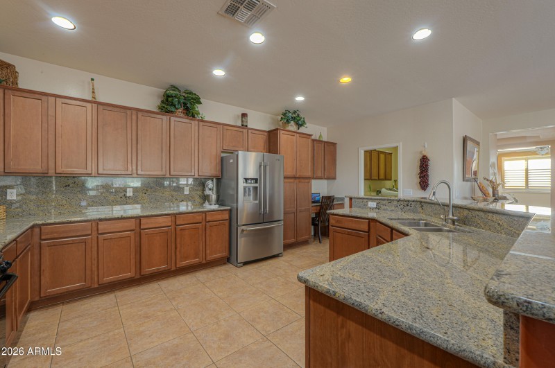 Granite counters & backsplash