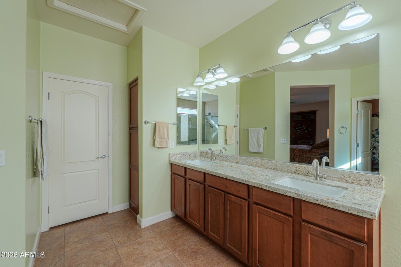 Dual sinks