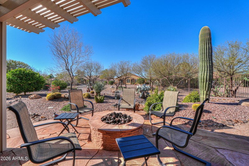 Gas firepit