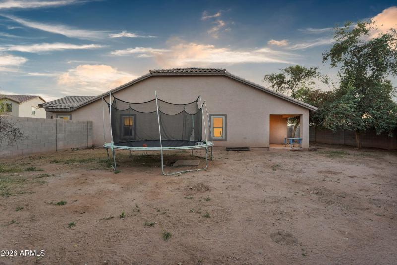 OVERSIZED LOT - ROOM FOR A POOL!