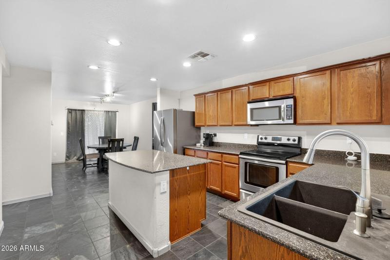 GRANITE COUNTERTOPS