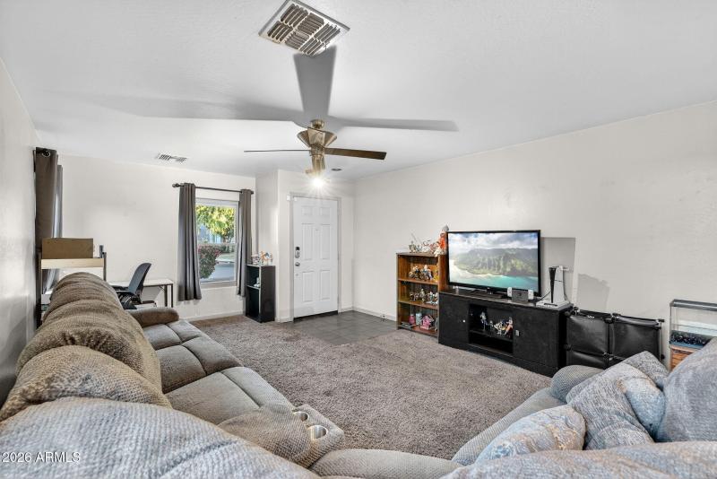 ENTRY/LIVING ROOM