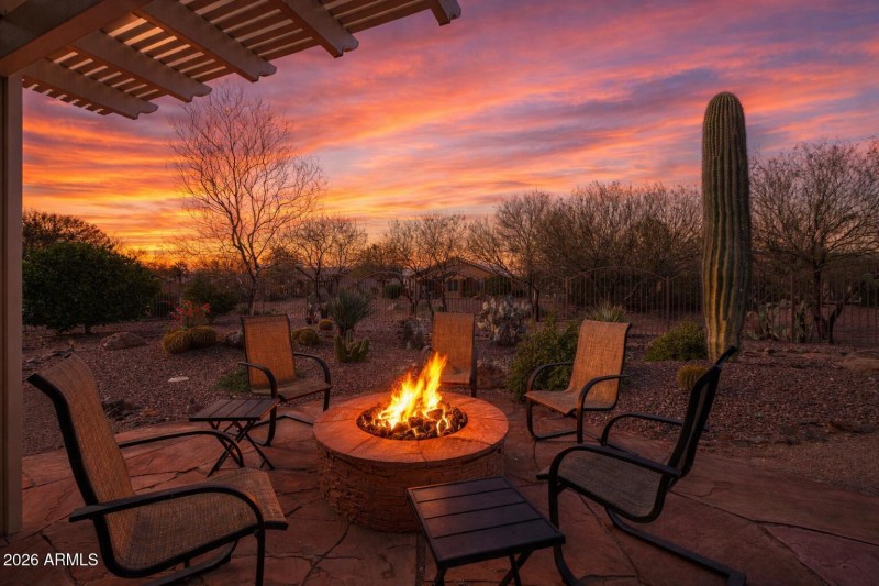 Gas firepit