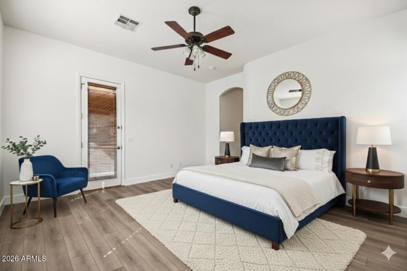 19-web-or-mls-S Roca St-S0702-019-staged