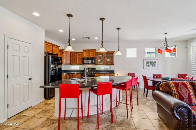 Kitchen Pantry & Breakfast Bar