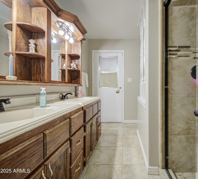 Bathroom 2-pic 1