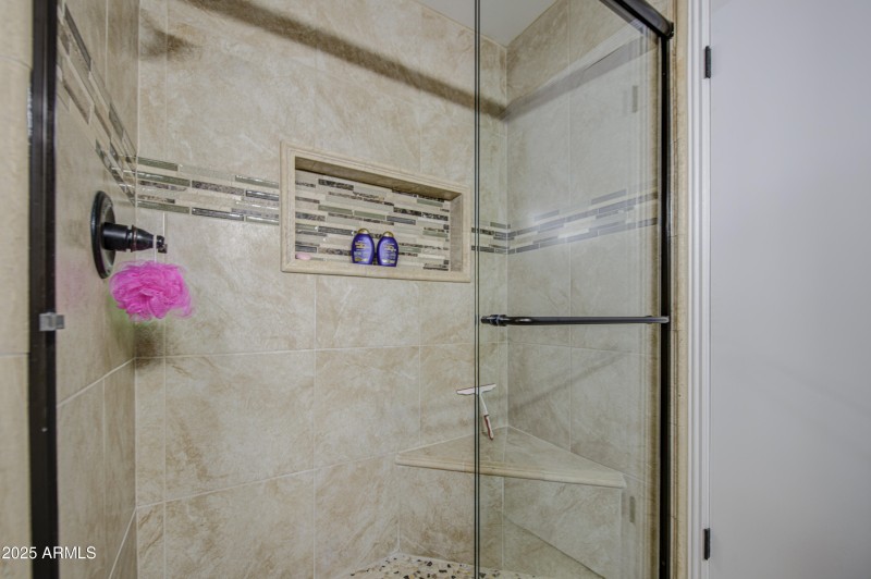 Bathroom 2-pic 3