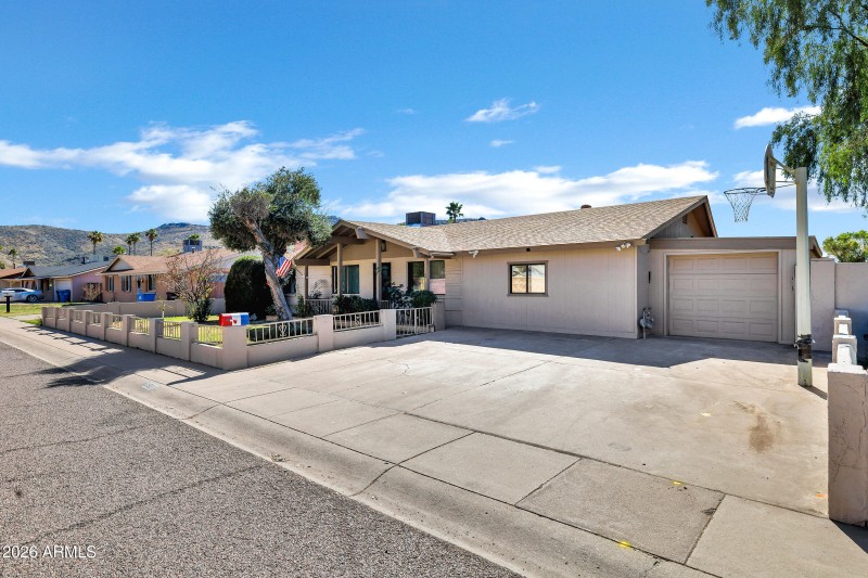 1521 W Thunderbird Rd-3