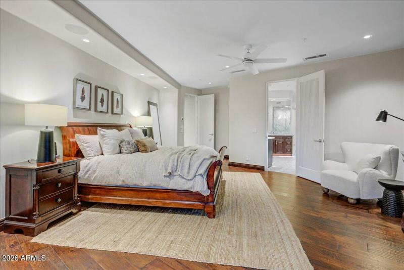 28-Primary Suite