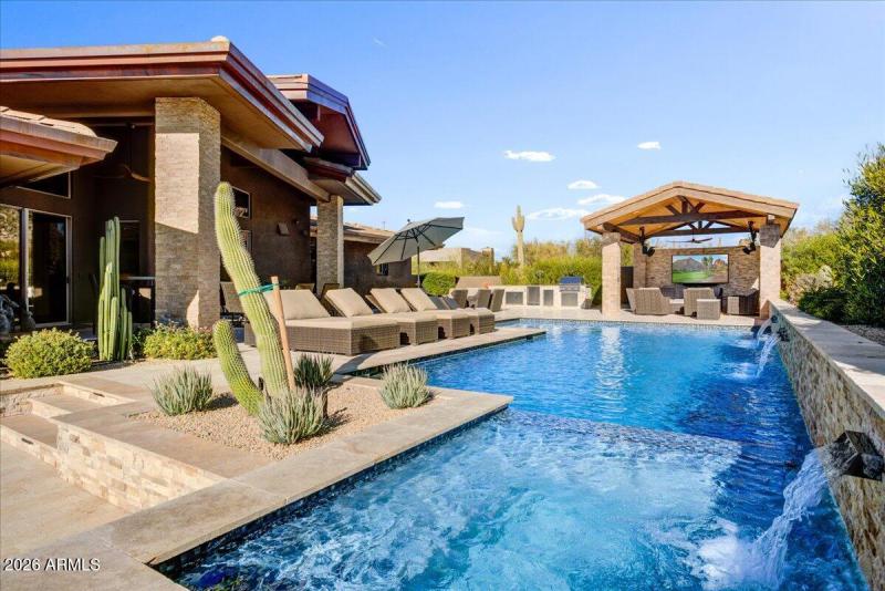 46-Hot Tub & Pool