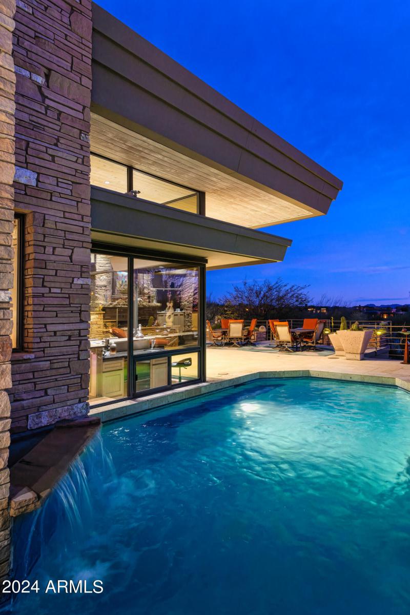 Swim up bar