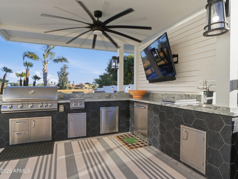 Outdoor Kitchen