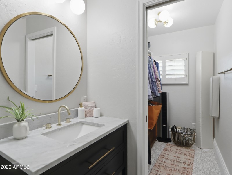 En-Suite Bath / Closet