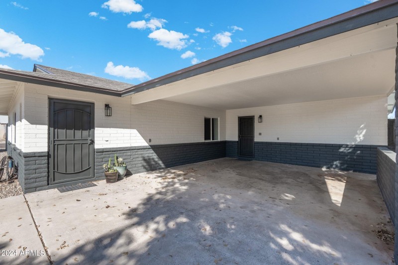 Carport& Dual Entrances