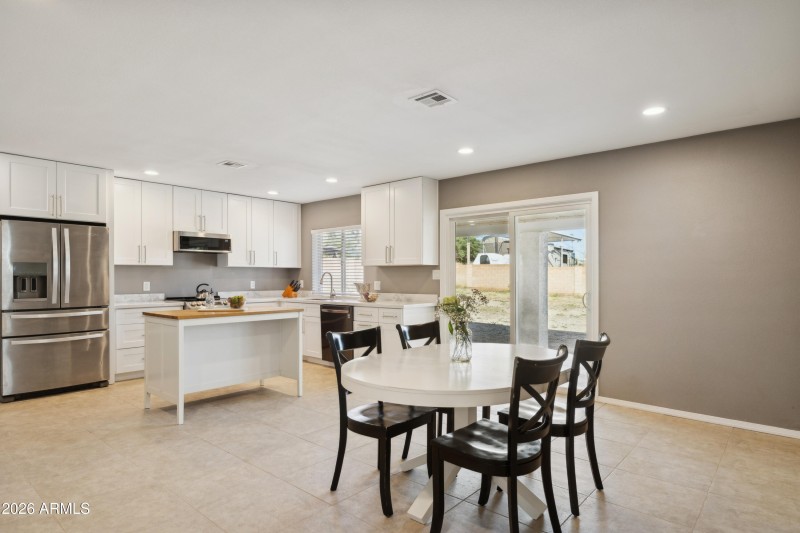 10-print-2902-e-emile-zola-ave