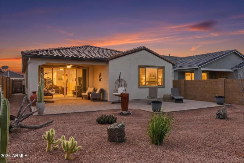 02-DSC03114_twilight_fdcb1f5d-07bf-477e-