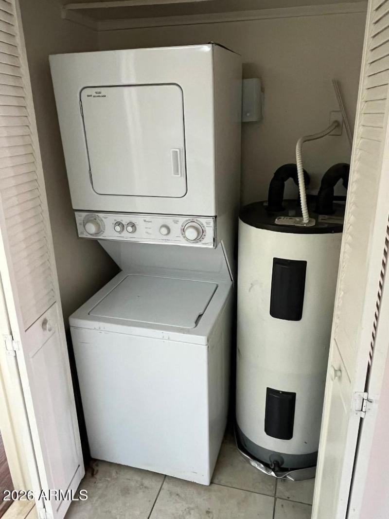 KITCH Utility Closet w/W&D