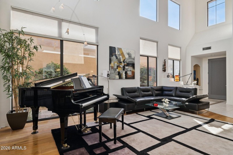 6-web-or-mls-8364-e-las-estancias-st