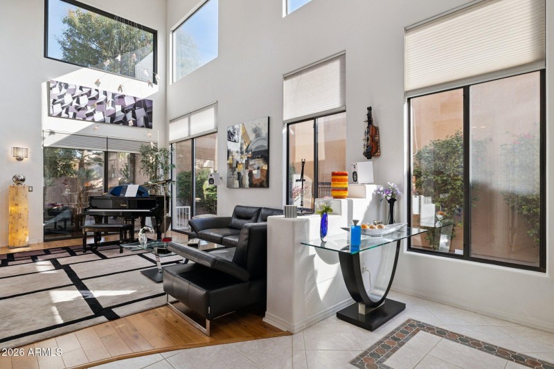 7-web-or-mls-8364-e-las-estancias-st