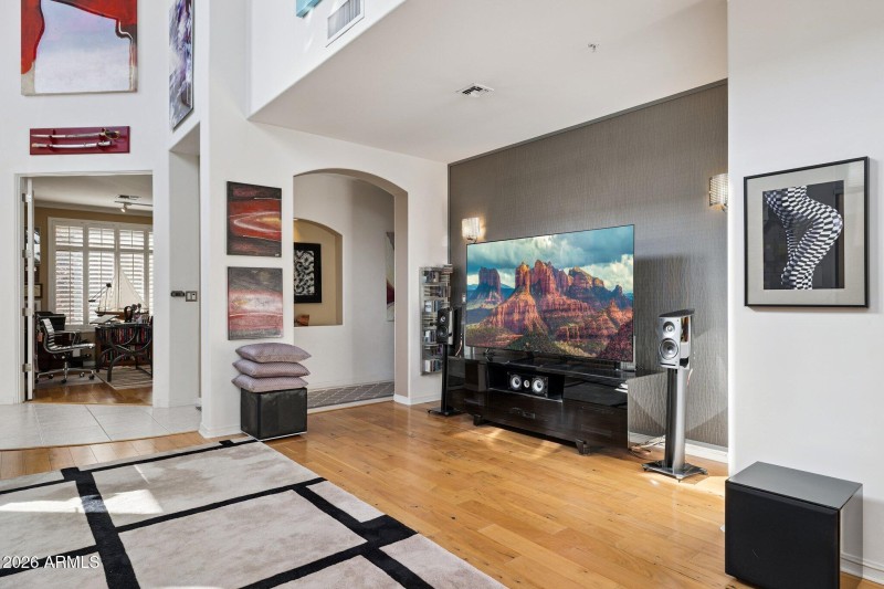 8-web-or-mls-8364-e-las-estancias-st