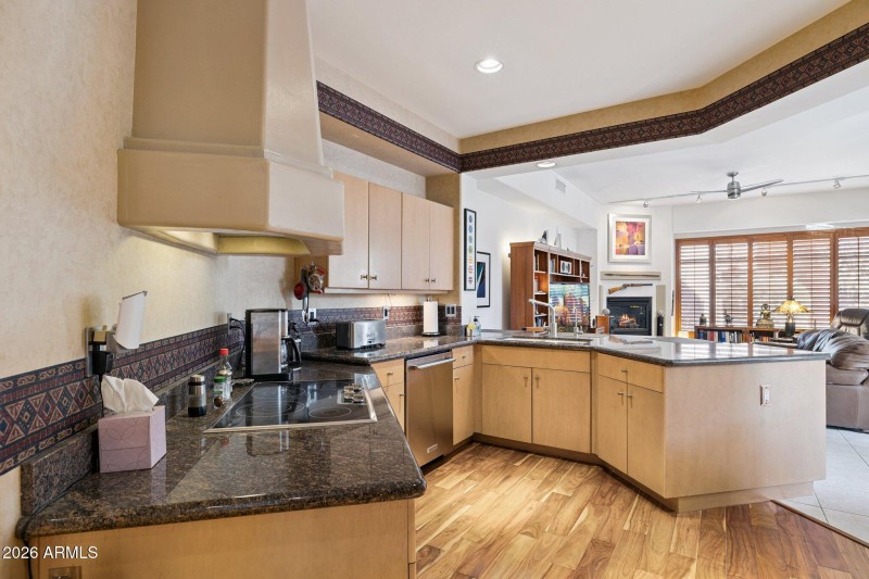 13-web-or-mls-8364-e-las-estancias-st