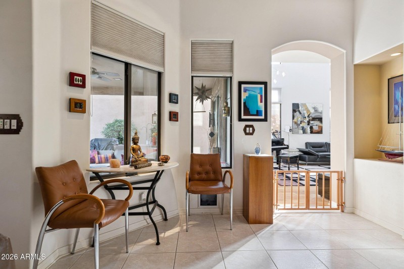 17-web-or-mls-8364-e-las-estancias-st