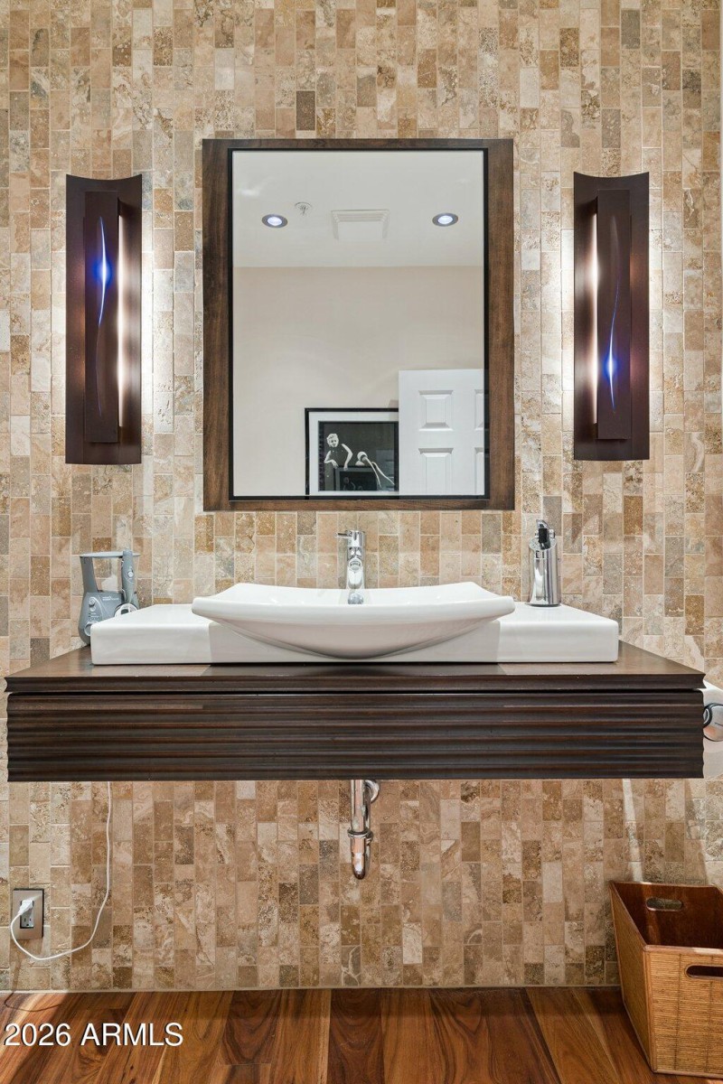 19-web-or-mls-8364-e-las-estancias-st