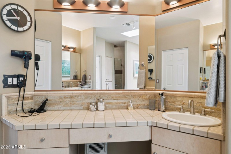 28-web-or-mls-8364-e-las-estancias-st