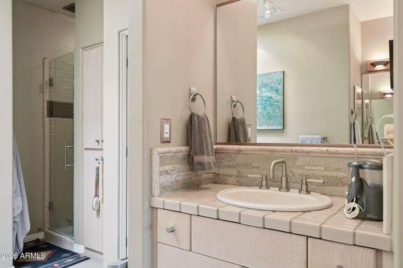 29-web-or-mls-8364-e-las-estancias-st