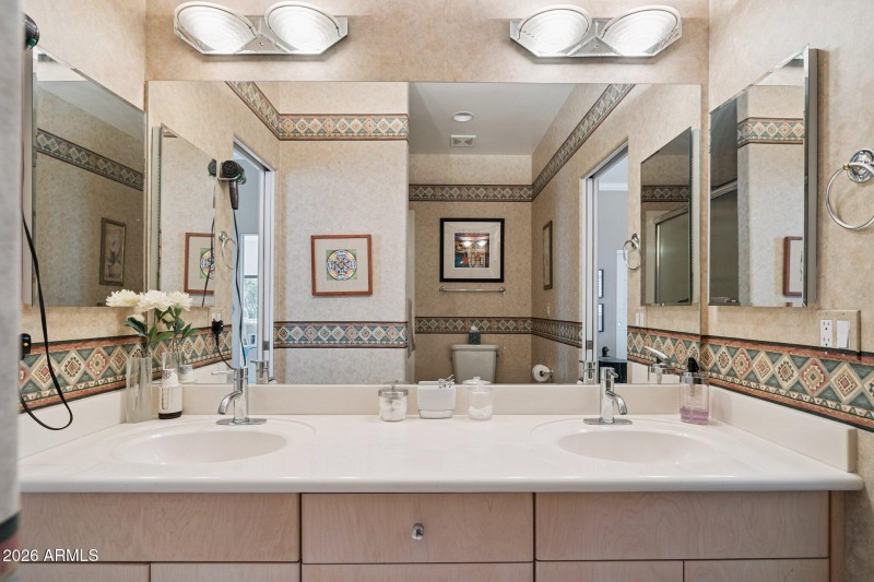 35-web-or-mls-8364-e-las-estancias-st