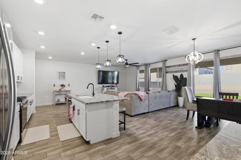 17168_W_Running_Deer_17