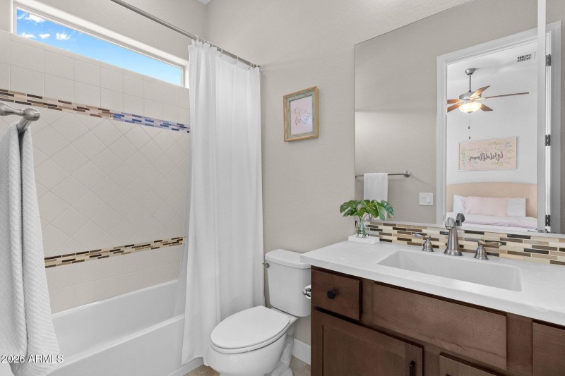 Bedroom 4's ensuite bathroom