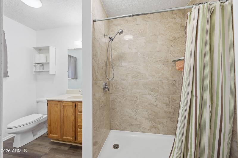 Studio Unit B Bathroom