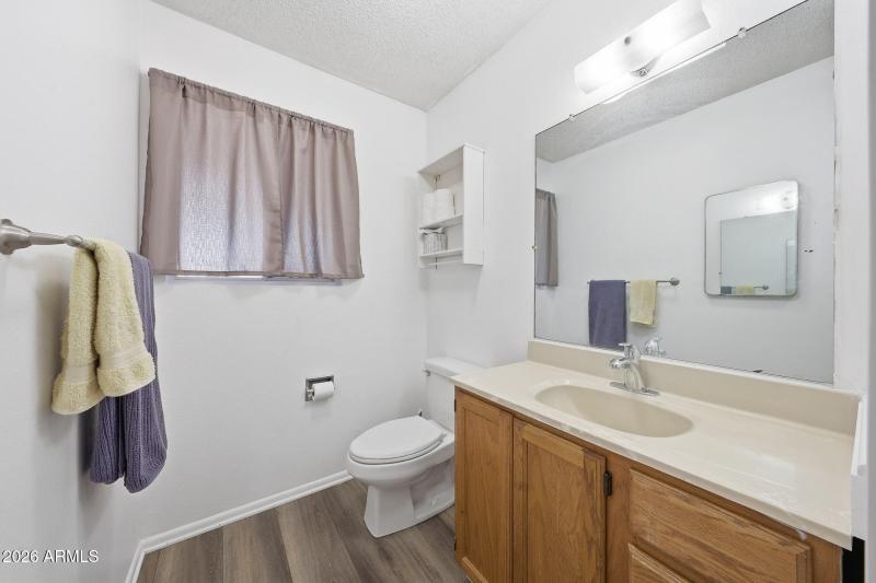 Studio Unit B Bathroom