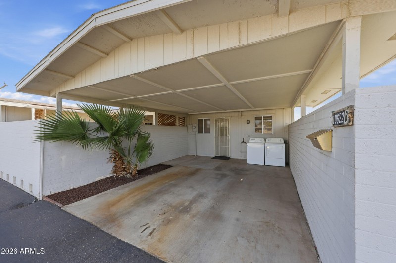 Studio Unit B Carport