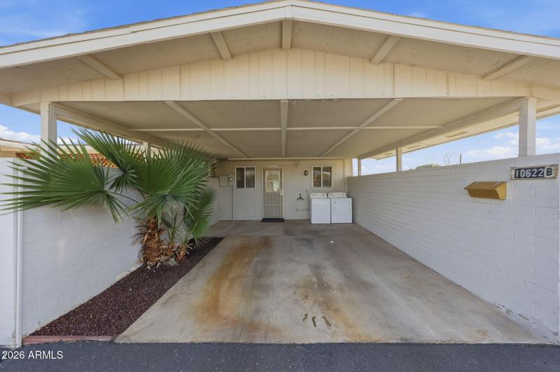 Studio Unit B Carport