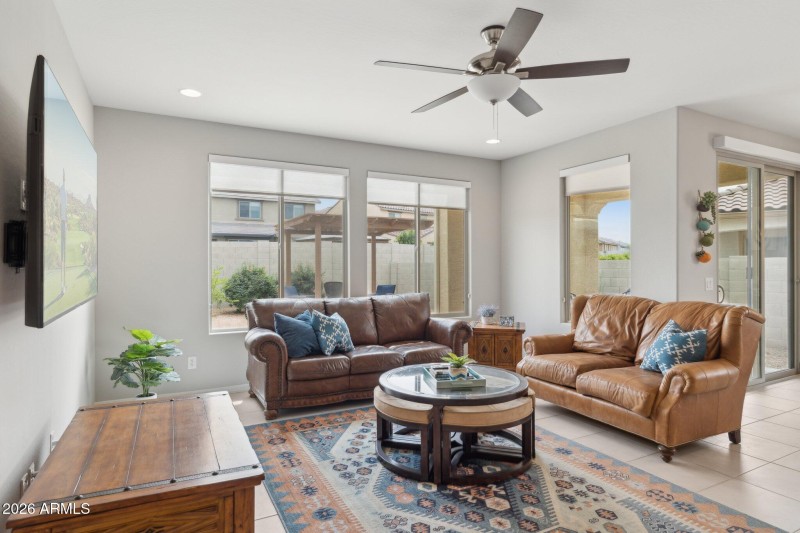 7-web-or-mls-5835-n-88th-ln