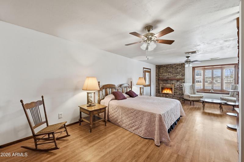 24_v1s_4921_with_fire