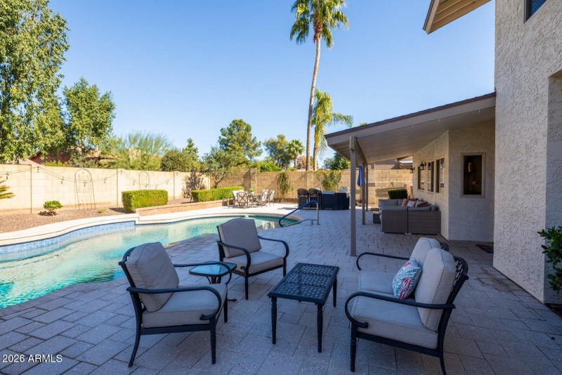 Multiple Seating Areas