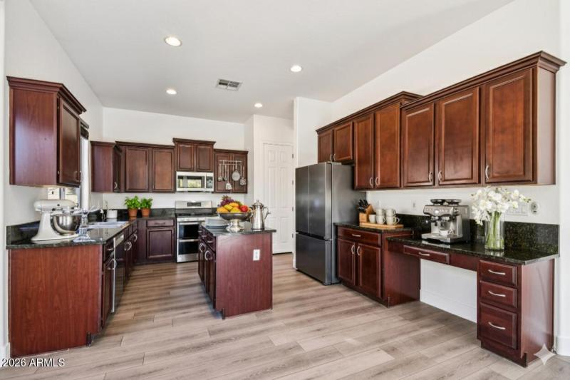 13-web-or-mls-S Roca St-S0702-013-staged