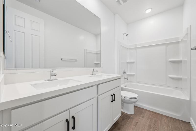 PHX_Miravida_Lot 1155_Ash_14825_bath2