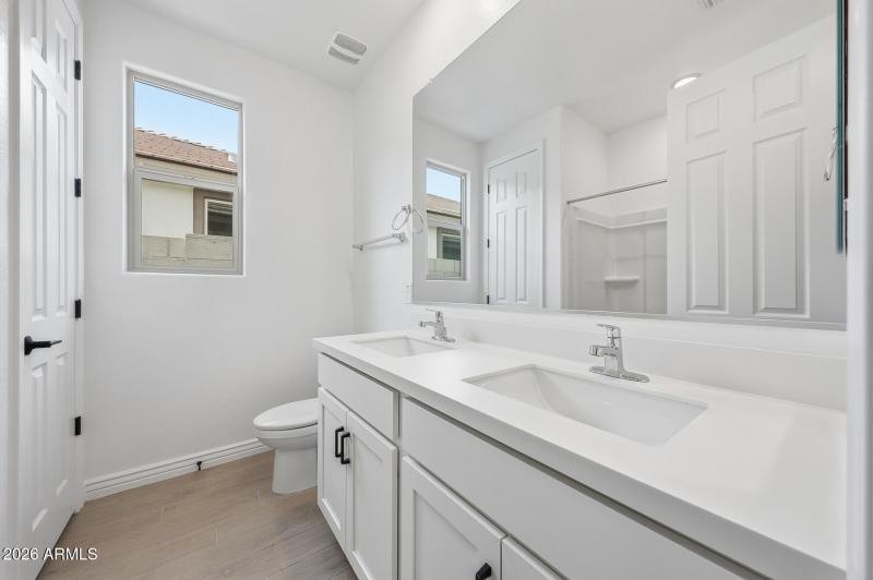 PHX_Miravida_lot 1037_Blush_14857_Bath2